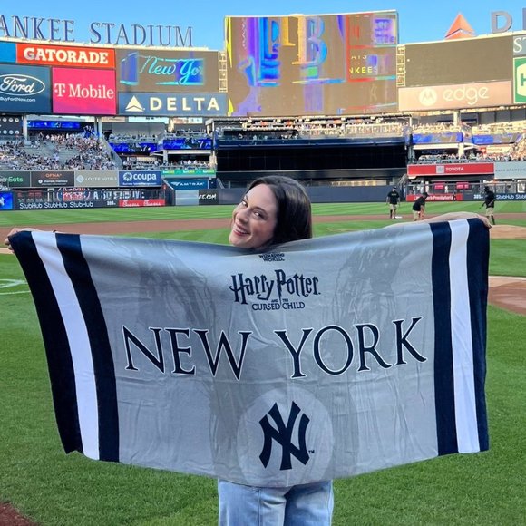 NY Yankees Broadway Cursed Child Towel - Picture 2 of 3